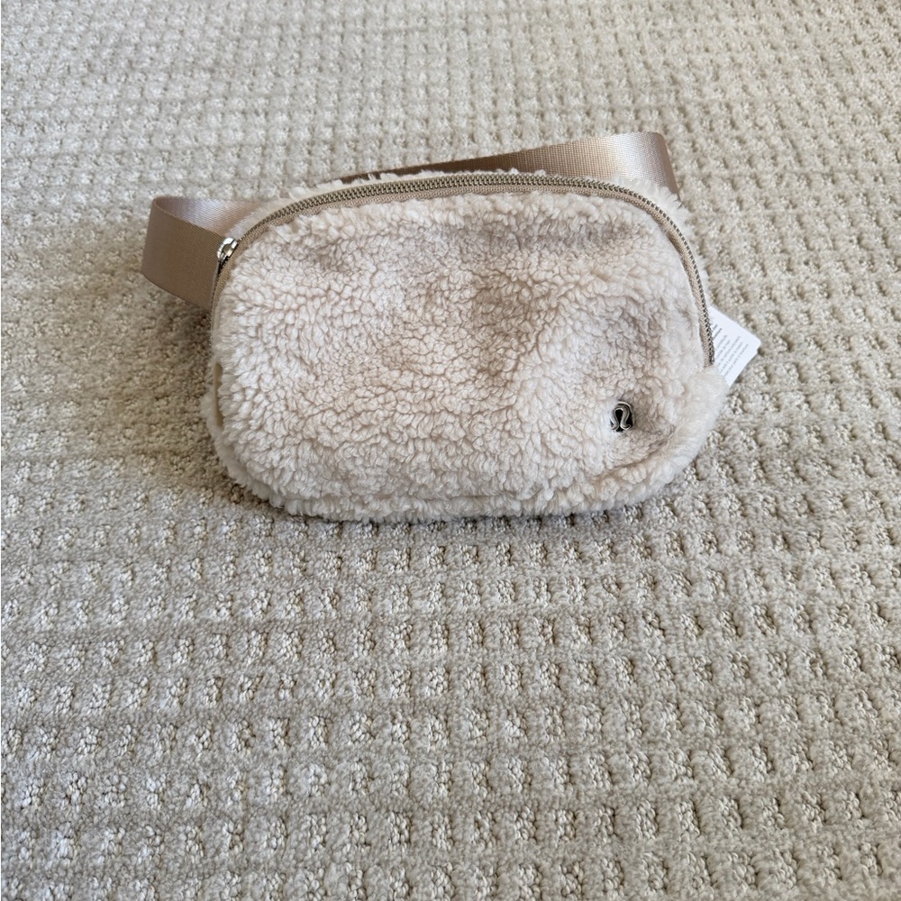 Lululemon Everywhere Belt Bag - Fleece, 1L *NWT